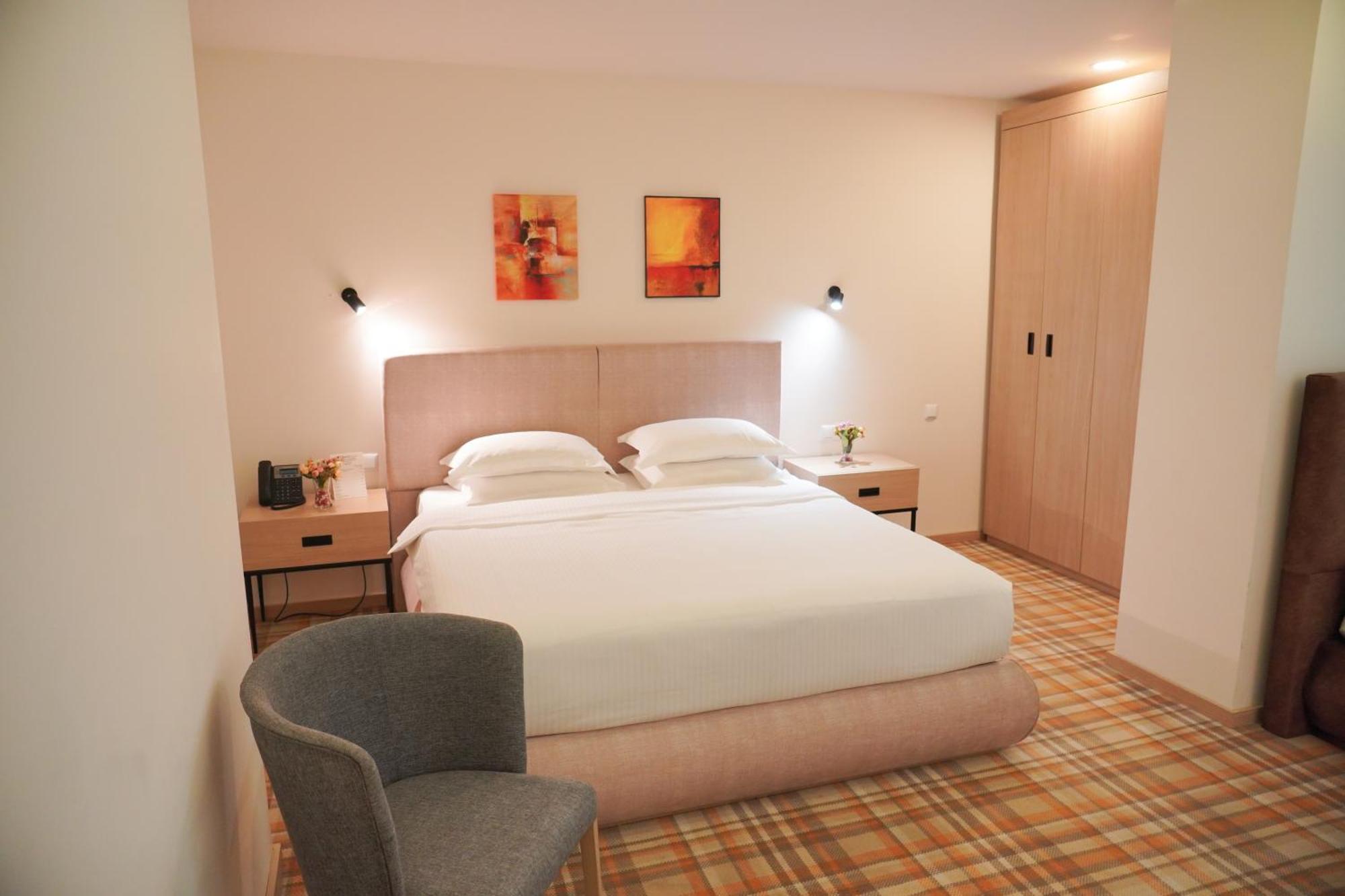 Best Western Premier Batumi Exterior photo A bedroom at the hotel